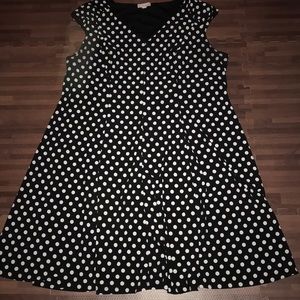 Black and white Polkadot dress. Kneelength.